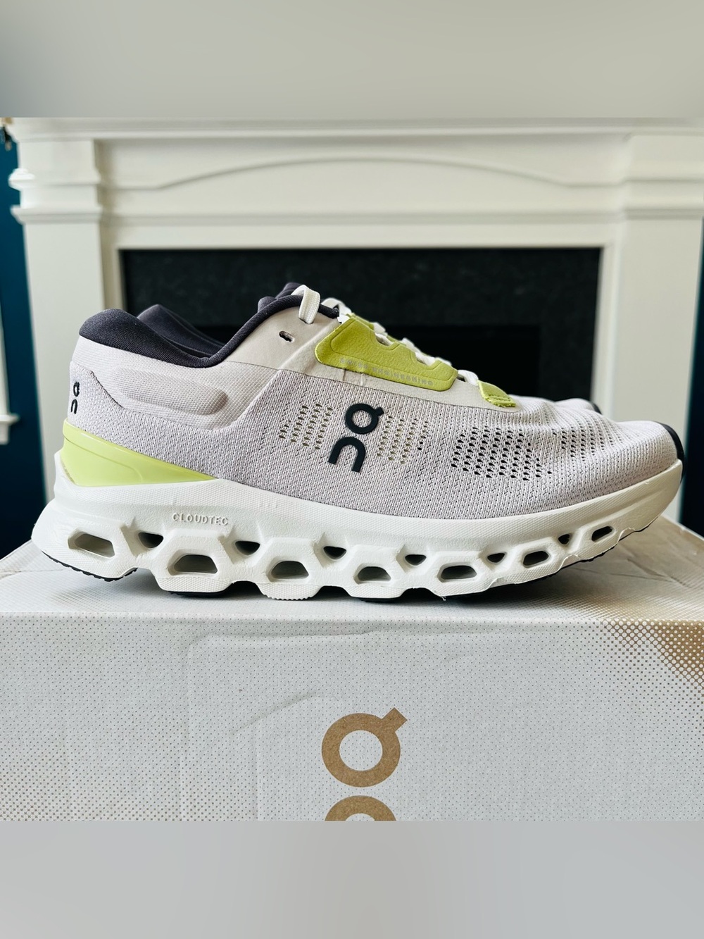 Sz 5 ON Cloudstratus 3 Women’s Running Shoes Sneakers Pearl/Ivory 3WD30122143